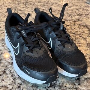 Nike Cosmic Runner Kids Black and White Mesh Athletic Sneakers